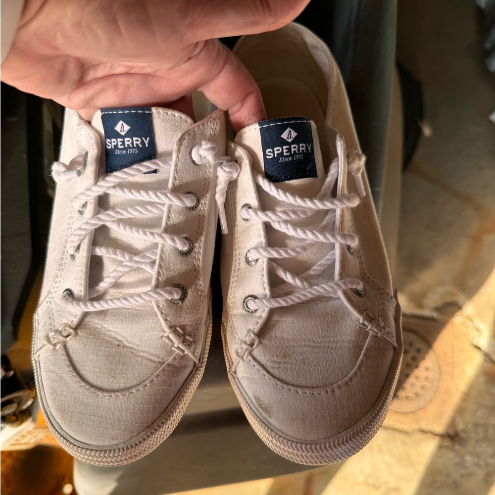 Woman’s sperrys